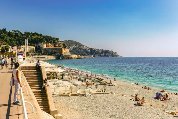 Vy över Opera Beach i Nice på Franska Rivieran